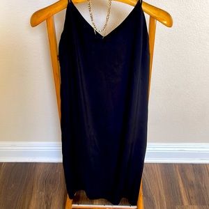 🖤 🍷 
LBD! loose fit chic